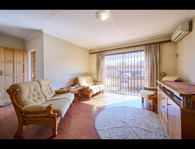 3 BEDROOM TOWNHOUSE FOR SALE IN KYALAMI HILLS